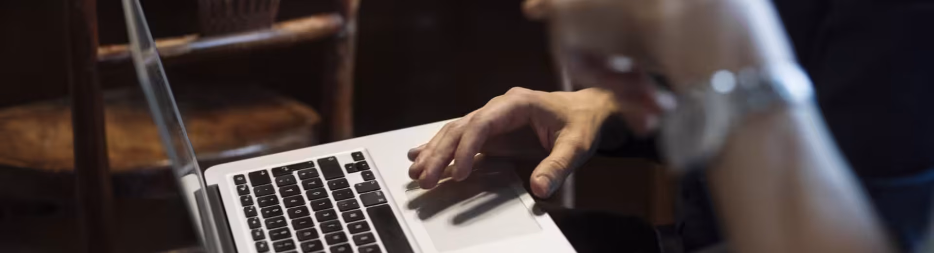 Skriv eller ring til os